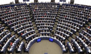 El Europarlamento condena a los antivacunas y pide un Plan de Acción