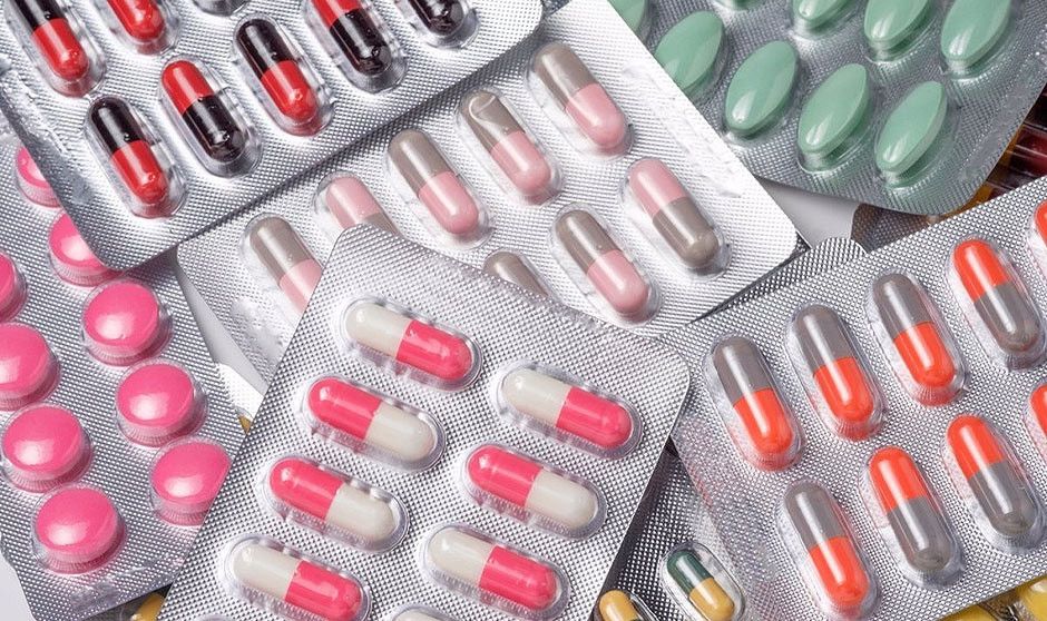 Los grupos parlamentario exigen agilizar la comercialización de los fármacos huérfanos y el Gobierno señala que un proceso que requiere de gran rigurosidad