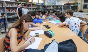 Estudiantes rindiendo un examen.