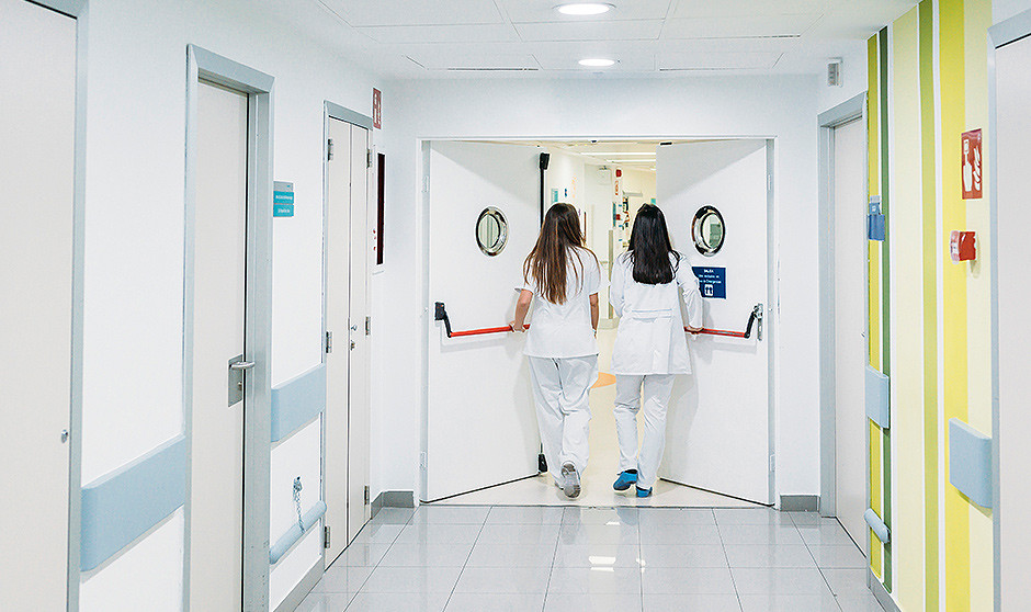 El éxito laboral de Enfermería se diluye con más paro y menos contratos