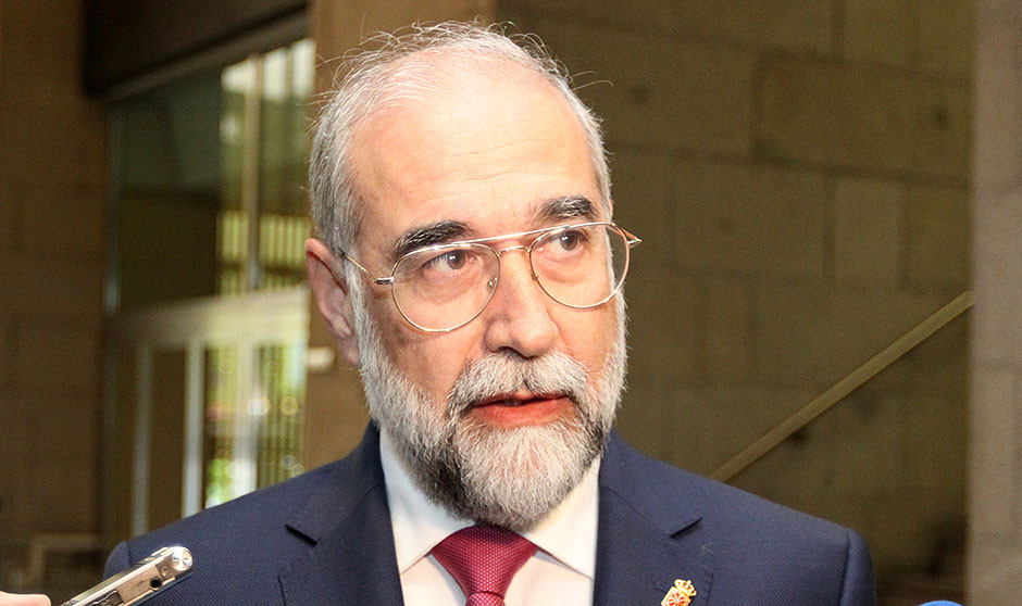 El consejero de Salud de Navarra, Fernando Domínguez, explica el fin del funcionario-sanitario. 