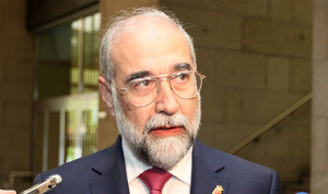 El consejero de Salud de Navarra, Fernando Domínguez, explica el fin del funcionario-sanitario. 