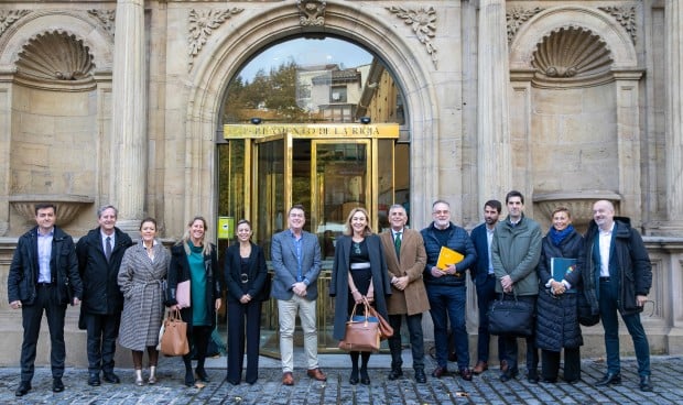 María Martín, consejera de Salud de La Rioja, ha acudido este viernes con su equipo al Parlamento regional para presentar y desglosar los presupuestos de su departamento para el 2024