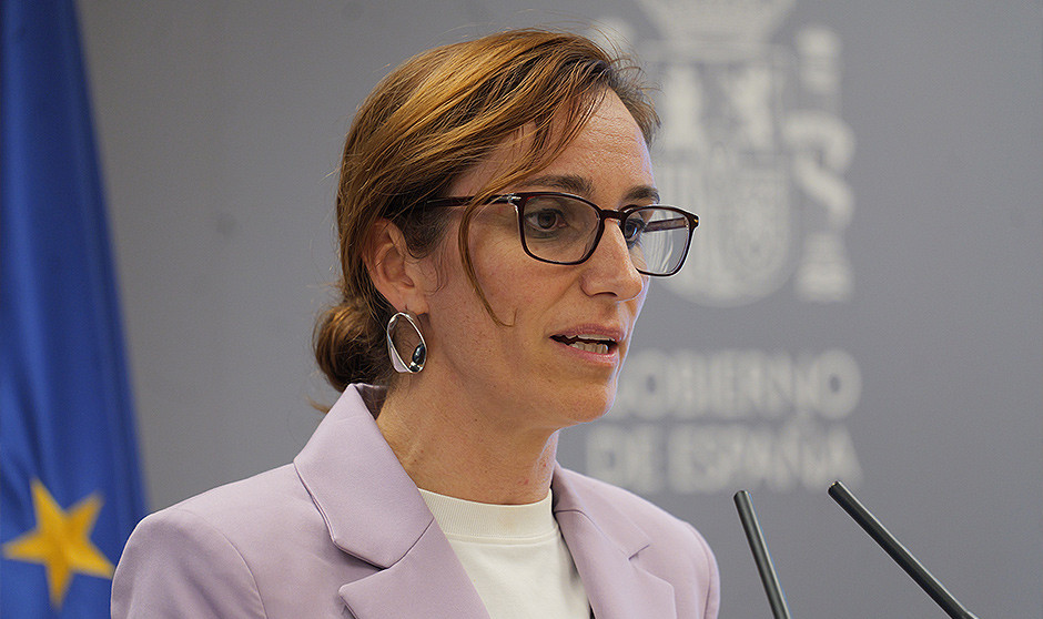 La ministra de Sanidad, Mónica García, trabaja en un plan para supervivientes de cáncer infantil