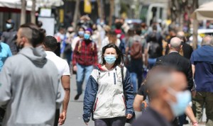 El Gobierno mantiene por ley la mascarilla al aire libre en 3 situaciones