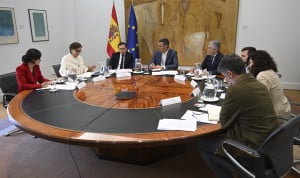 La ministra de Sanidad, Mónica García, detalla la estrategia para atender el barco con hantavirus