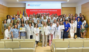 Foto de familia con la viceconsejera de Sanidad, Laura Gutiérrez.