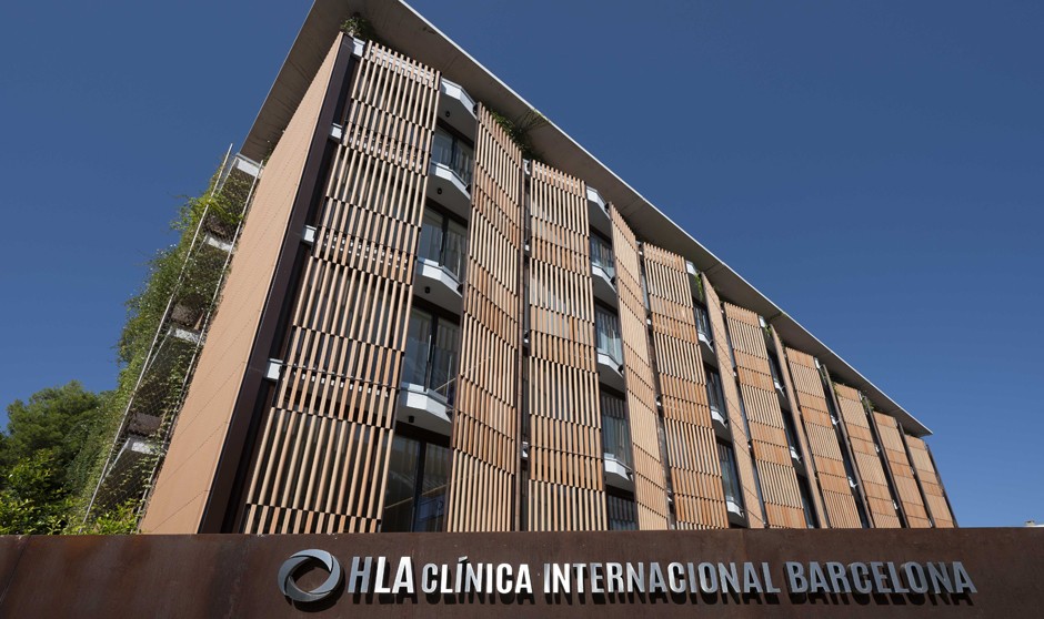 La fachada sostenible de la nueva HLA Clínica Internacional Barcelona.