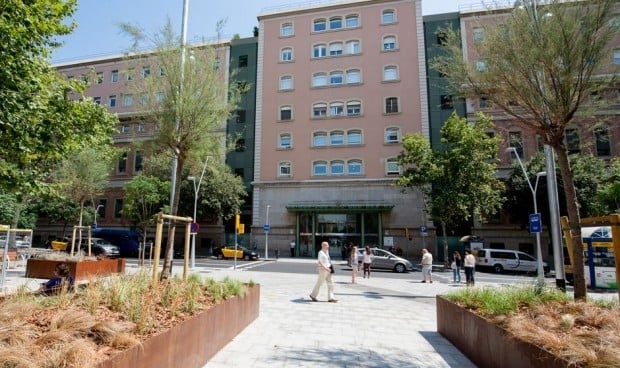 Fachada del Hospital Clínic de Barcelona, centro que ha sufrido un ciberataque.