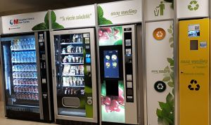 El Clínico San Carlos incorpora máquinas expendedoras con snacks saludables