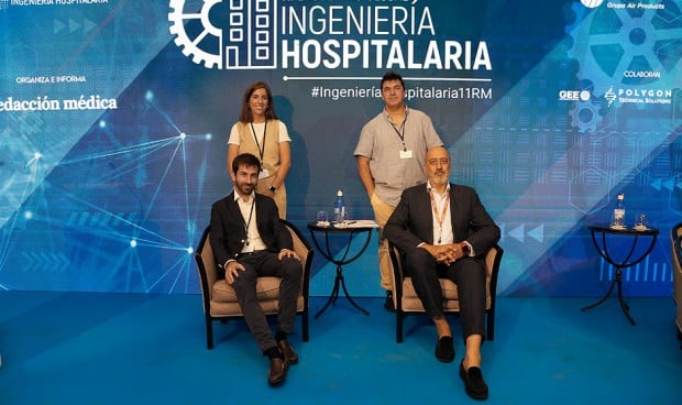 Miembros de la mesa debate 'Implantación de un servicio clínico 3D en un hospital'.