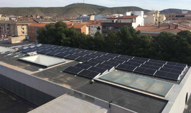 El Hospital de Hellín renueva su parque fotovoltaico y reduce un 7% el CO2