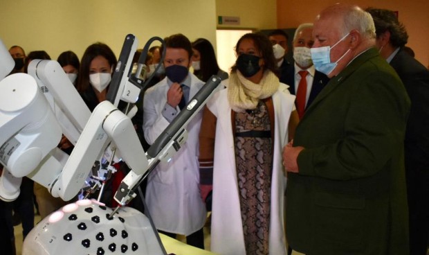 El Hospital de Jaén realizará cirugías robóticas con el sistema Da Vinci
