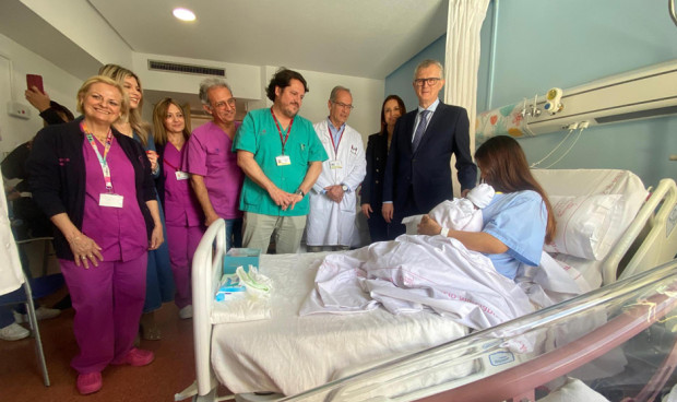 El consejero de Salud, Juan José Pedreño, visita la planta de Maternidad del Hospital Rafael Méndez, que será totalmente renovada