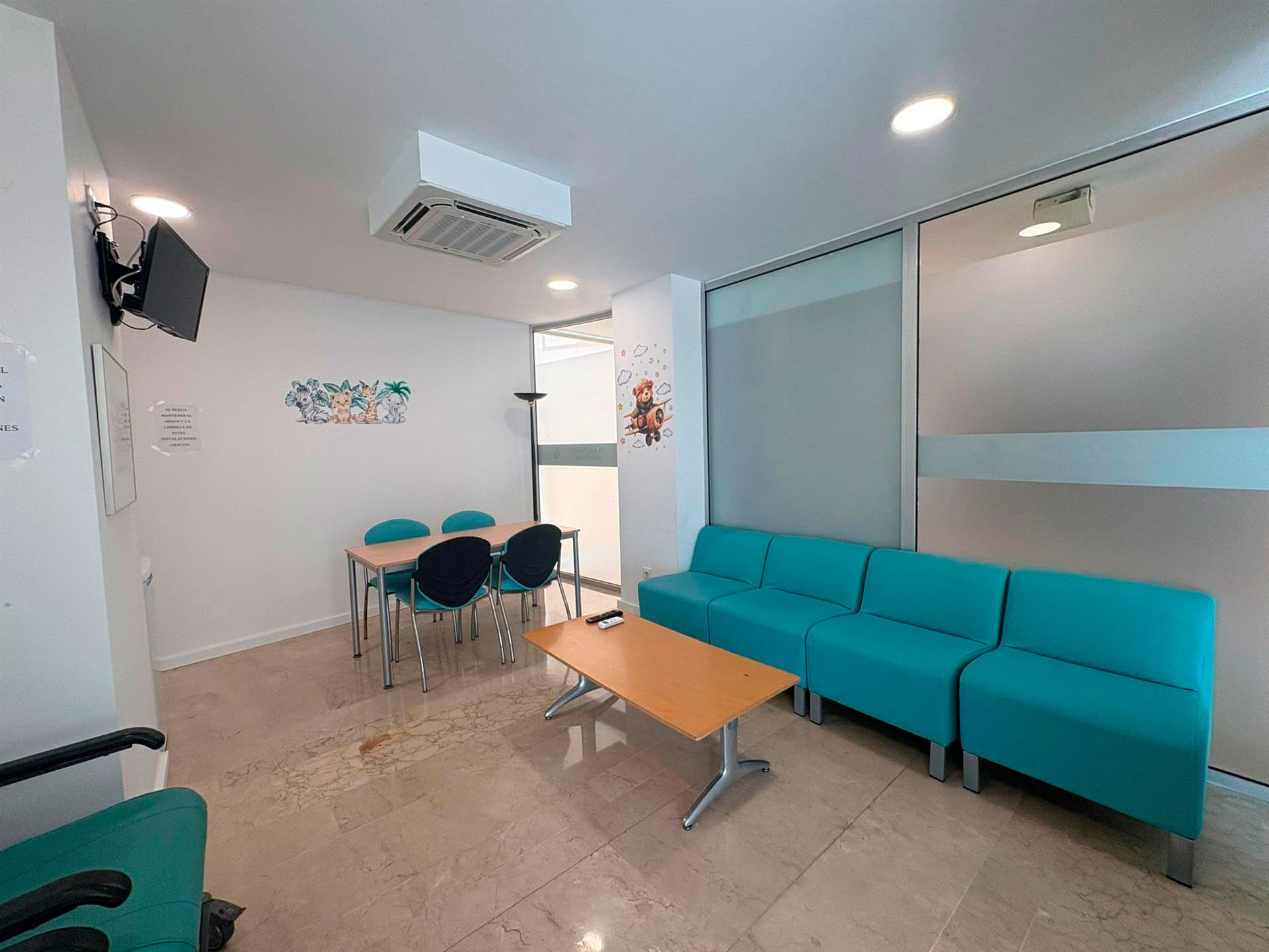 José María Villa ha sido el encargado de presentar la sala. Al detalle en Redacción Médica