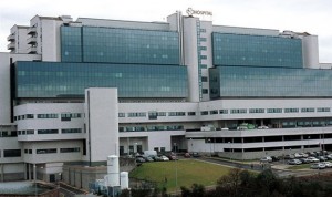 El Hospital de Santiago niega la muerte de 2 pacientes en sus pasillos