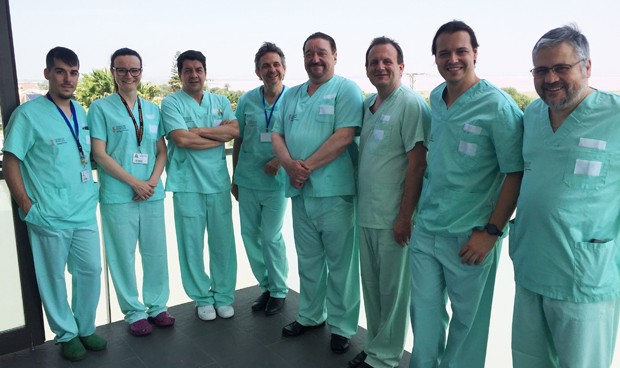 El Hospital de Torrevieja implanta prótesis inversas de última generación