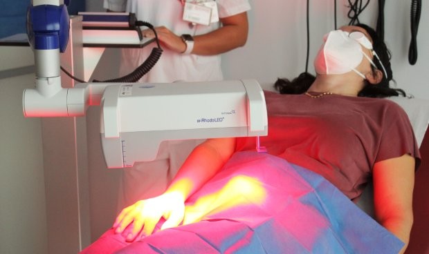 El hospital de Vinalopó incorpora la terapia fotodinámica a sus servicios