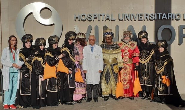 El Hospital de Vinalopó recibe la visita de los Reyes Magos