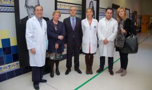 El Hospital Provincial recibe la exposición 'Quién ayuda al que ayuda'