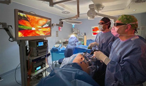 Médicos del Hospital Ramón y Cajal realizan su primer trasplante de riñón asistidos por un robot. 