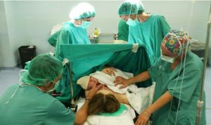 El Hospital Vall d'Hebron humaniza los partos por cesárea
