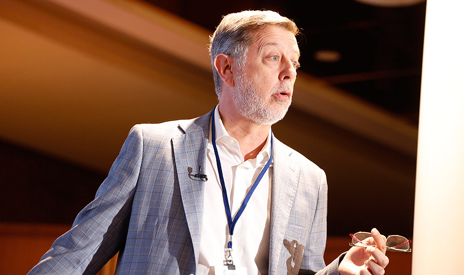 Antonio Fernández explica las claves para humanizar los hospitales y fidelizar a los sanitarios.