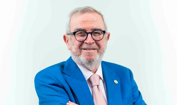 Carlos Ortiz Leyba, especialista en Medicina Intensiva e Interna, como Académico de Número en la Real Academia de Medicina y Cirugía de Sevilla (RAMSE).