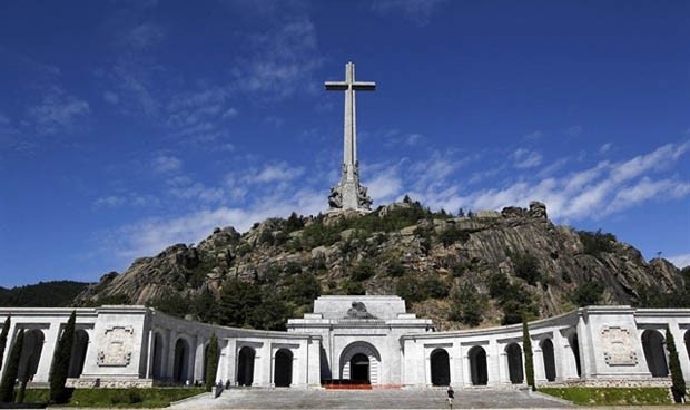 El juez que paró la externalización sanitaria asume la exhumación de Franco