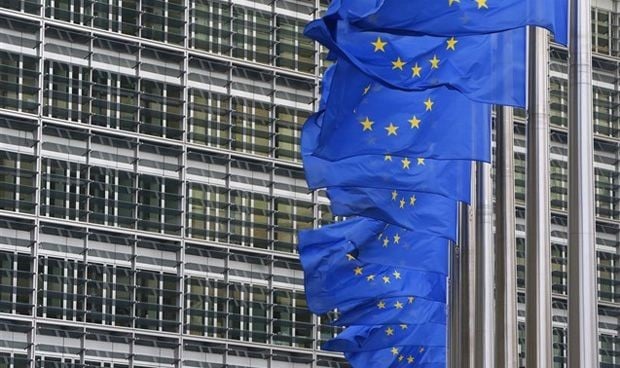 El lobby de vapeadores logra que la UE estudie no regularlos como fármacos