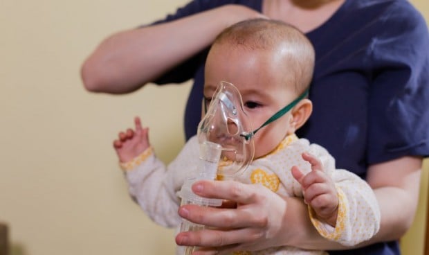 Bebé con oxígeno en domicilio