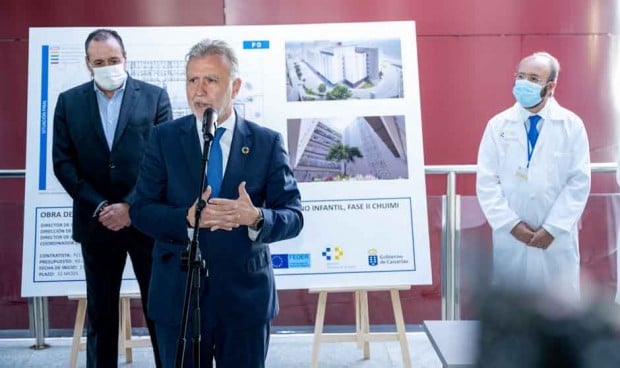 El presidente de Canarias y el consejero de Sanidad asistieron a la firma del acta de replanteo con la que se da inicio oficial a las obras de la nueva torre pediátrica del Hospital Materno Infantil por casi 41 millones de euros