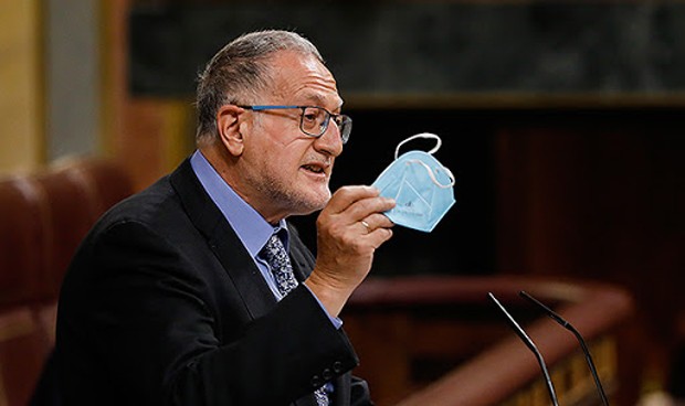 El médico de Vox explica a Illa cómo guardar la mascarilla