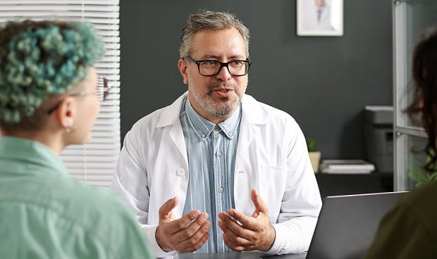 El médico español ‘conquista’ el sur de Europa pese a migrar más al norte