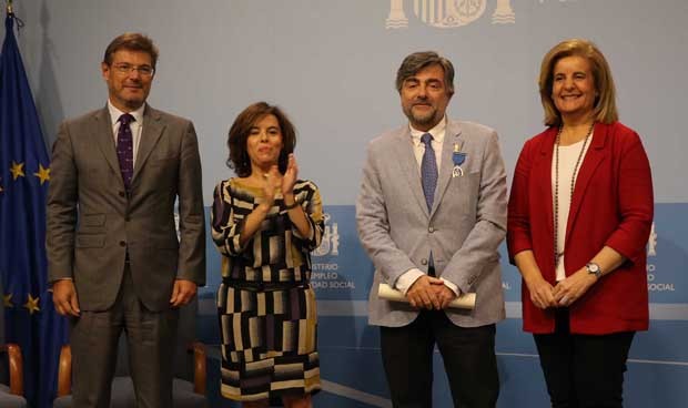 El médico Manuel Sánchez Luna, Medalla al Mérito en el Trabajo