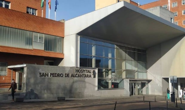 El médico muerto en Cáceres no estaba vacunado por consejo médico