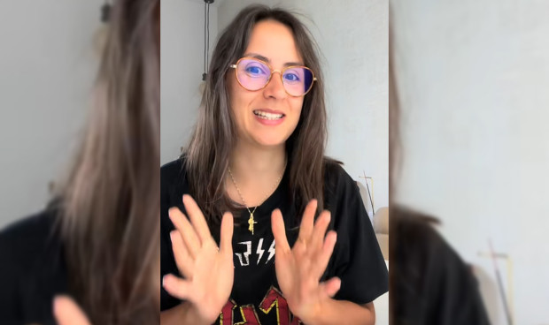 Ana Blanco, residente de Pediatría, analiza varios zapatos y explica sus pros y contras dependiendo de la rama sanitaria