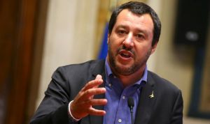 El ministro del Interior italiano tilda las vacunas de "inútiles y dañinas"