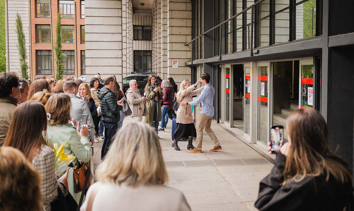  Exteriores del Ministerio de Sanidad tras la asignación de plazas MIR. Las imágenes más emotivas de la asignación de plazas MIR 2025 en Redacción Médica