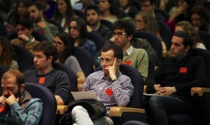 Un grupo de médicos participa en el proceso de elección MIR en la sede del Ministerio de Sanidad. 