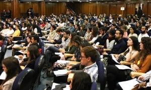 Reparto de plazas MIR 2027 por CCAA y por especialidades, al completo