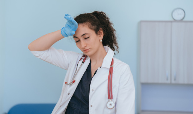 ¿Cómo compaginan su vida social los médicos con guardias de 24 horas?