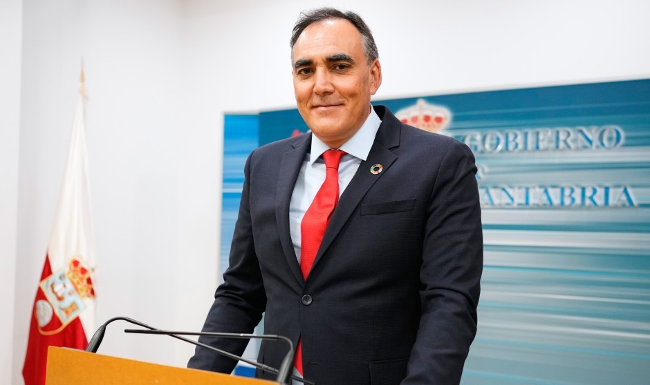 El nuevo consejero cántabro de Sanidad enseña sus cartas