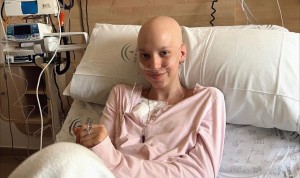 El oncólogo de Elena Huelva: "Su mensaje de pasarlo mal y vivir, ayudará"
