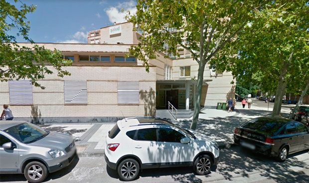 El paciente que retuvo a la médico con un arma también quiso estrangularla