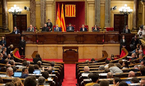 El Parlament aprueba por unanimidad una moción para mejorar la salud mental