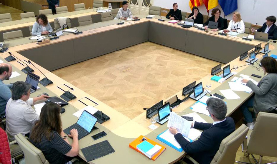 El Parlament pide al Govern que impulse un programa de apoyo y cuidado de los profesionales de enfermería