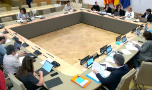 El Parlament pide al Govern que impulse un programa de apoyo y cuidado de los profesionales de enfermería