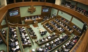 El Parlamento vasco pide al Congreso resarcir a las víctimas del amianto