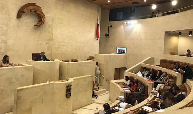 El Parlamento vota contra el modelo de enfermera escolar de la oposición